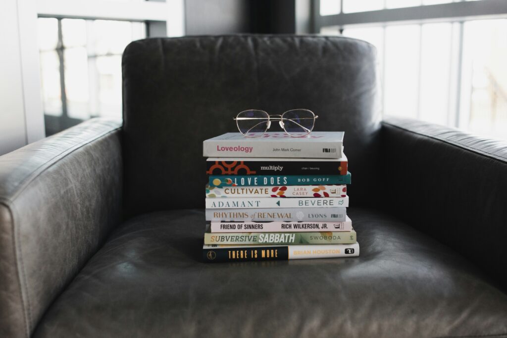 10 Books That Will Make You Smarter in Every Conversation